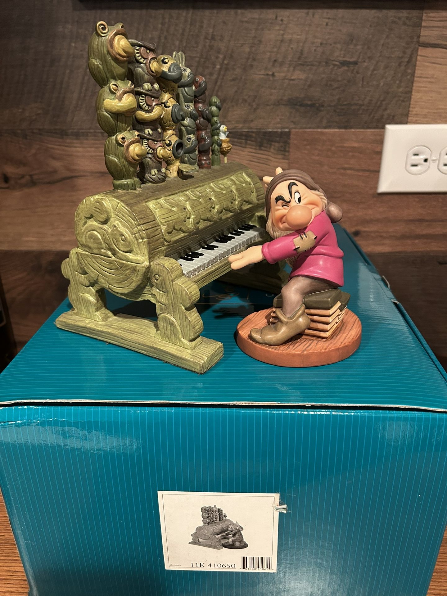 Walt Disney Classics Collection Snow White & the seven dwarfs. “Humph & Pipe Organ”