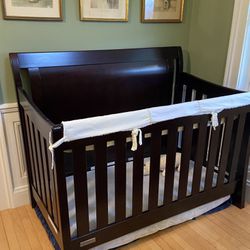 Simmons Baby Crib / Toddler Bed