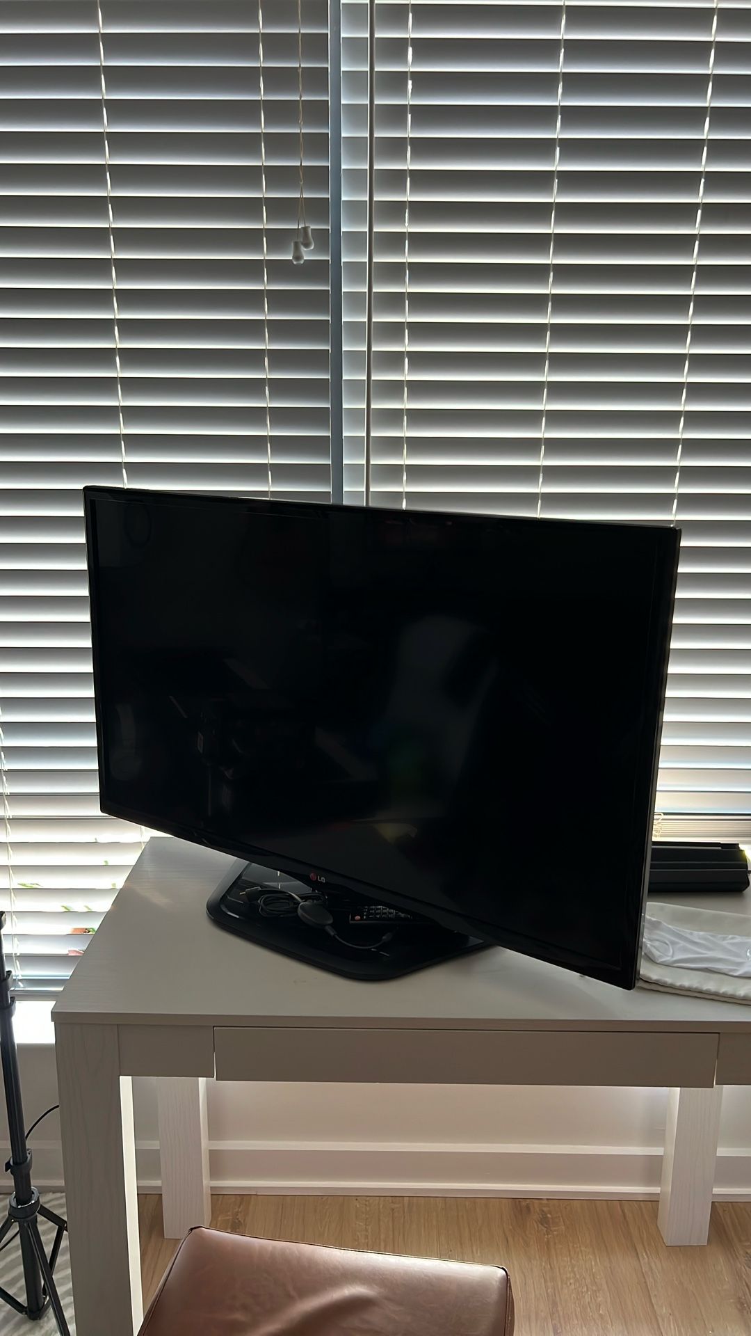 LG 32” Screen TV + Chromecast
