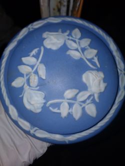 VINTAGE WEDDGEWOOD TRINKET BOX