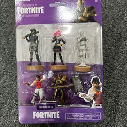 P.M.I. Fortnite Toys - Authentic Action Figures with Stamp, 5 Pack Deluxe Box – Elite Agent, Scratch & Fornite Battle Royale Characters  - Toy Toys