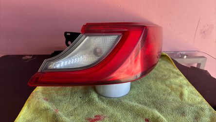 2025-2026 TOYOTA CAMRY RIGHT SIDE TAIL LIGHT OEM LED/HALOGEN