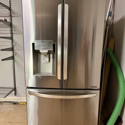  LG Refrigerator