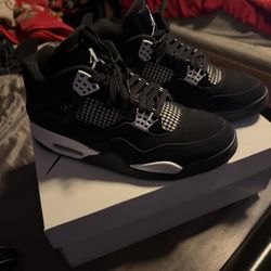 Jordan 4 White Thunders