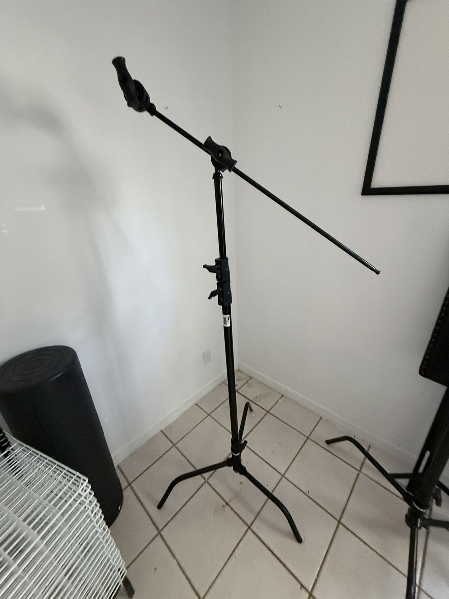 3x Large Extendable Black C-Stands