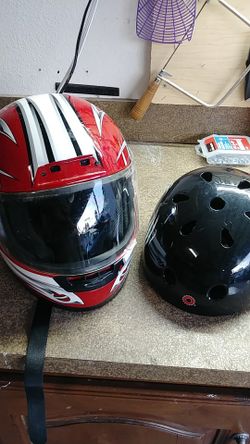 2 Motorcycle Helmets