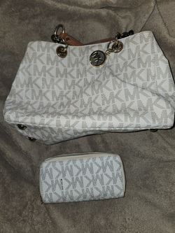 White Michael Kors Bag & Wallet 30$