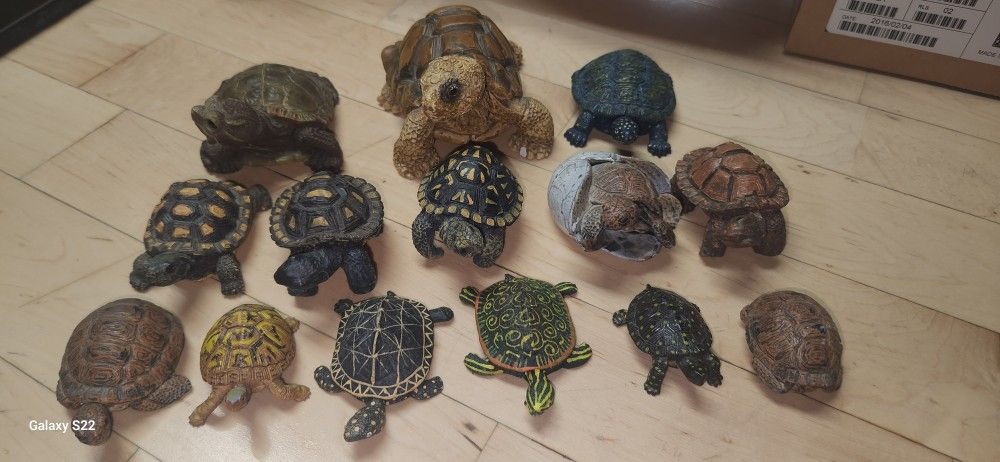 Vintage & Collectible Miniature Turtle Figurines Assorted Set 14 mixed materials