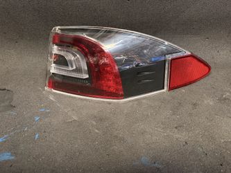 2018 2021 Tesla Model S right side taillight
