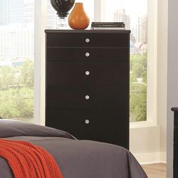 Nice tall dresser five drawers