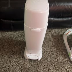 Diaper genie 