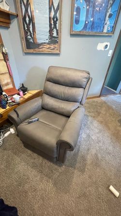 Power lift recliner