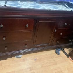 Queen Size Wood Bedroom Set