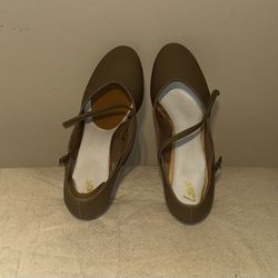 💃 Women’s Tan Character Dance Shoes – Size 10–11