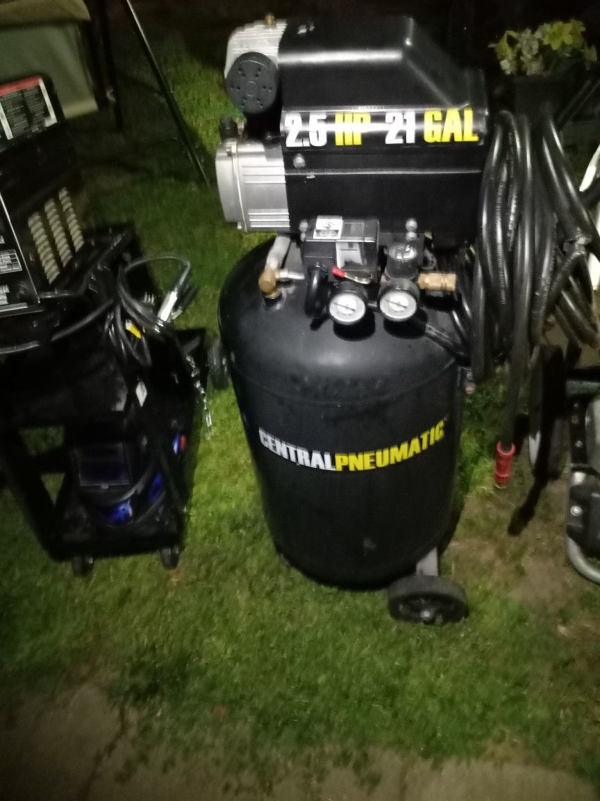 21 Gallon Air Compressor 