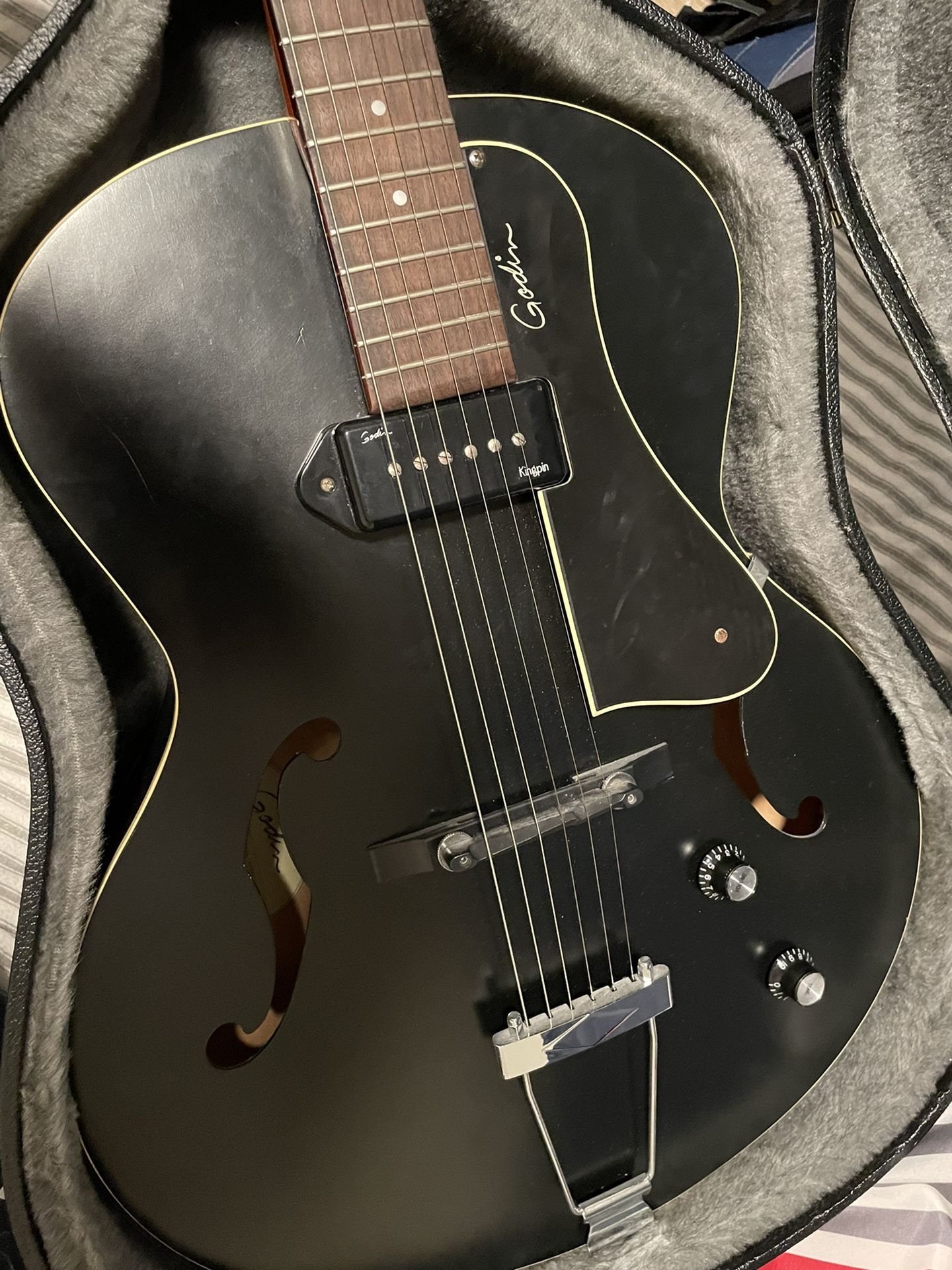 Godin 5th Av Kingpin Hollow Guitar
