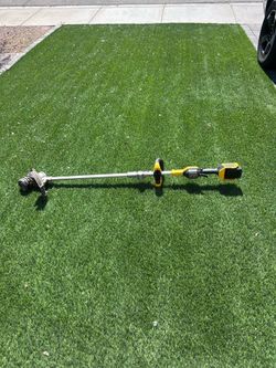 Dewalt Weed eater 20V MAX 13 in. Cordless Battery Powered