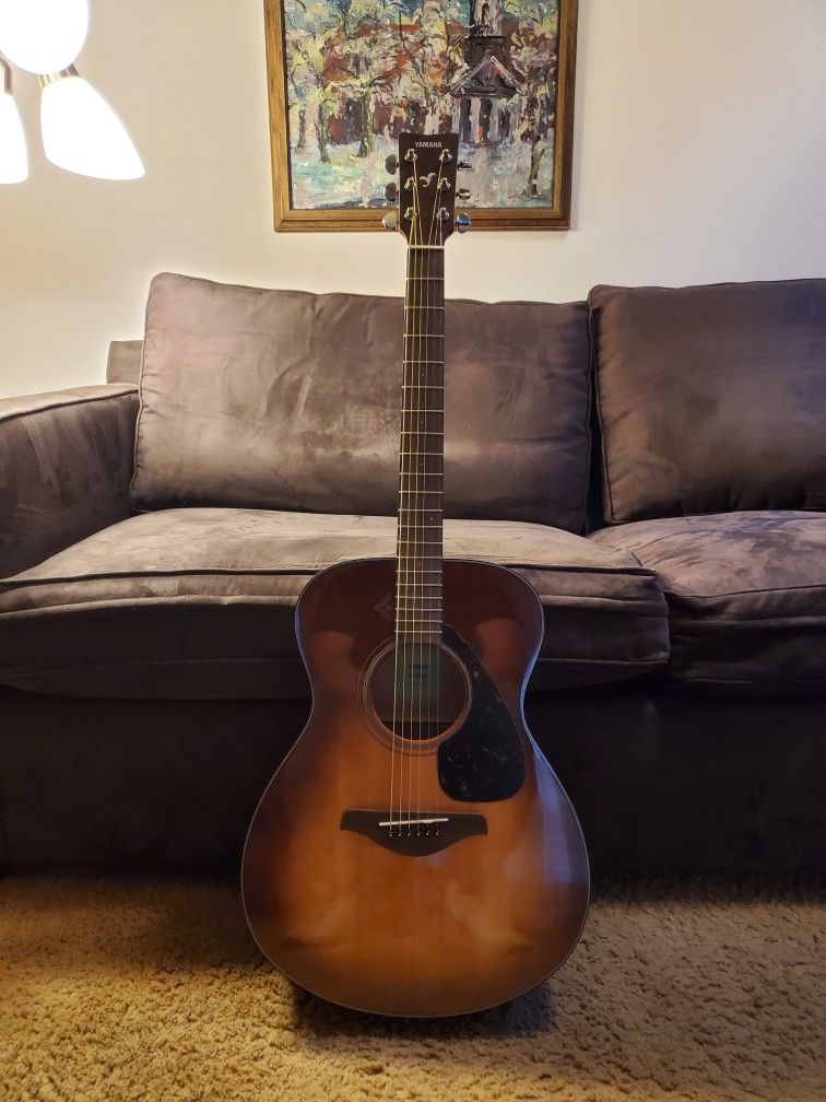 Yamaha Acoustic Guitar 