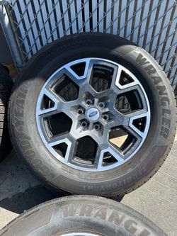 275/60r20 Goodyear tires with 20” OEM Ford Rims ready to install 📩