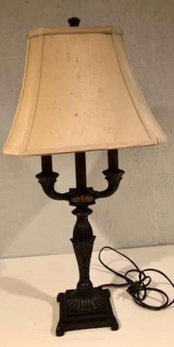 TABLE LAMP 💡