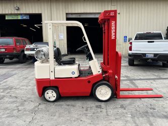 2004 Nisan Forklift 3 Stage