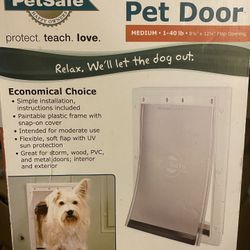 Brand New Medium Pet door / Dog Or Cat 