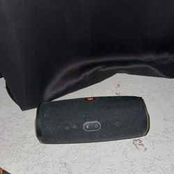 JBL charge4