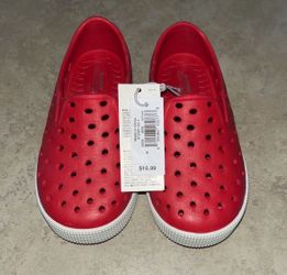 Old Navy Toddler Boy’s / Girl’s Perforated Slip On Shoes, Size 5, no longer have Size 6
