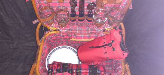 Large Luxury Picnic Basket
