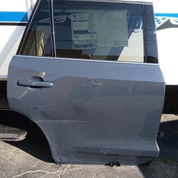 2024 Toyota Grand Highlander Right Rear Door Needs Repaired