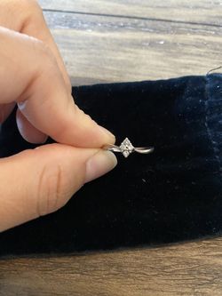 Dainty Diamond Ring 