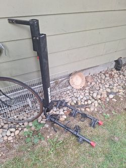 Yakima 4 bike 2.5 inch hith car cartier