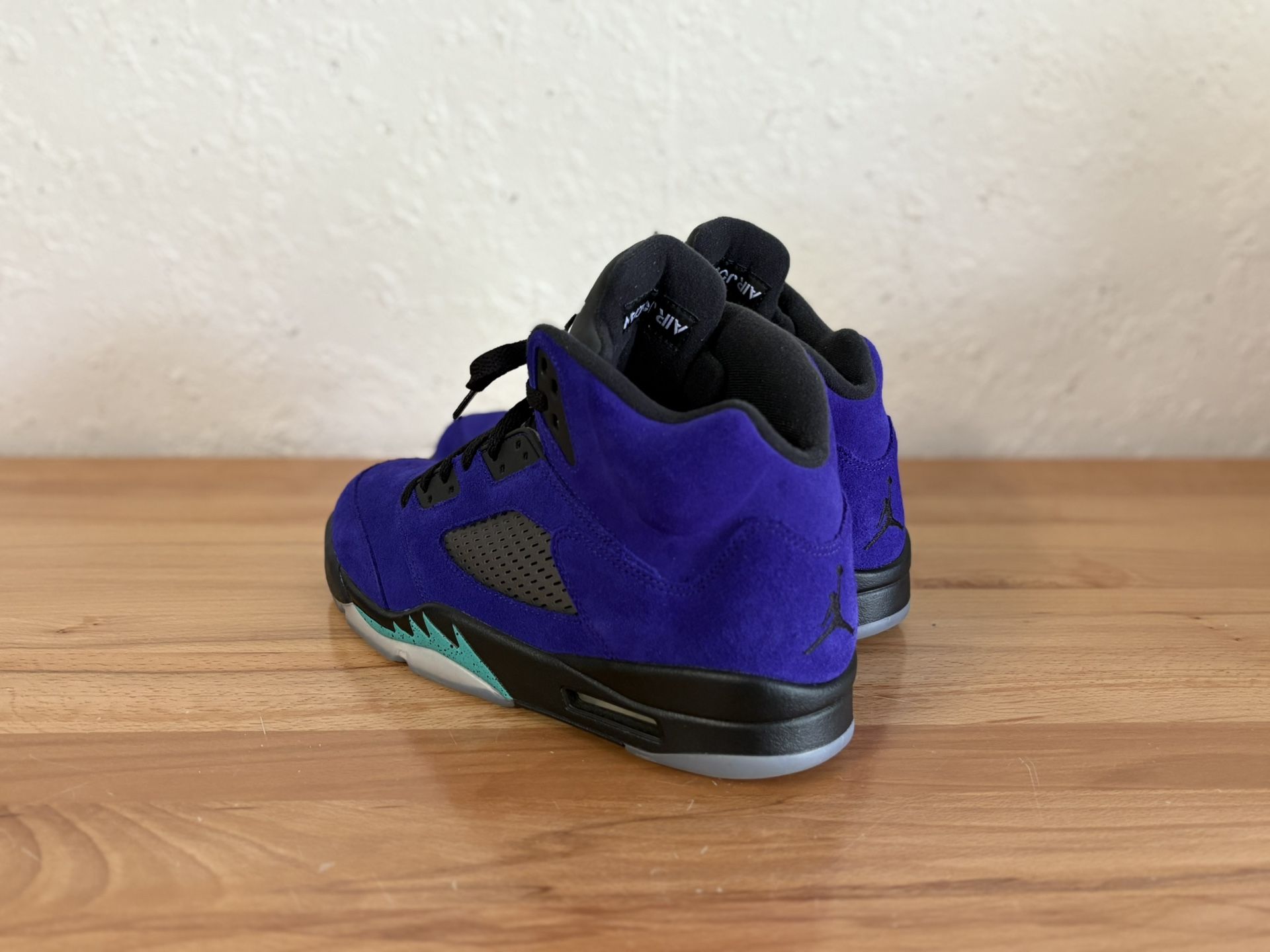 JORDAN RETRO 5 ALTERNATE GRAPE GREAT CONDITION 100% AUTHENTIC SIZE 11.5 ** MORE SHOES FOR SALE