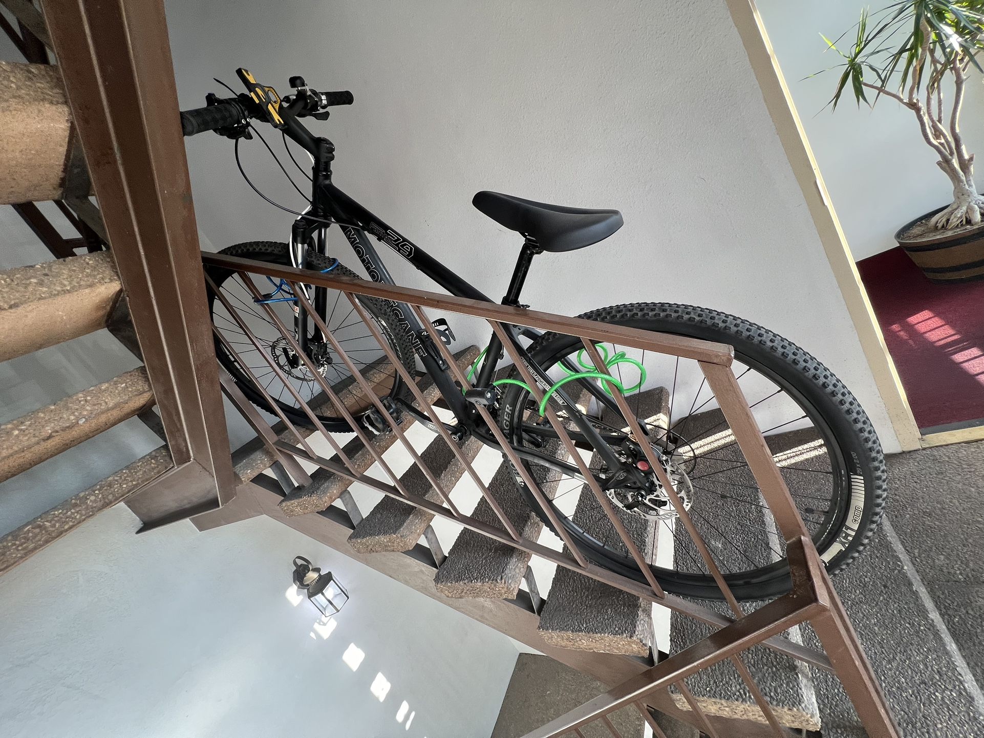 Motobecane Fantom 29 trail bike