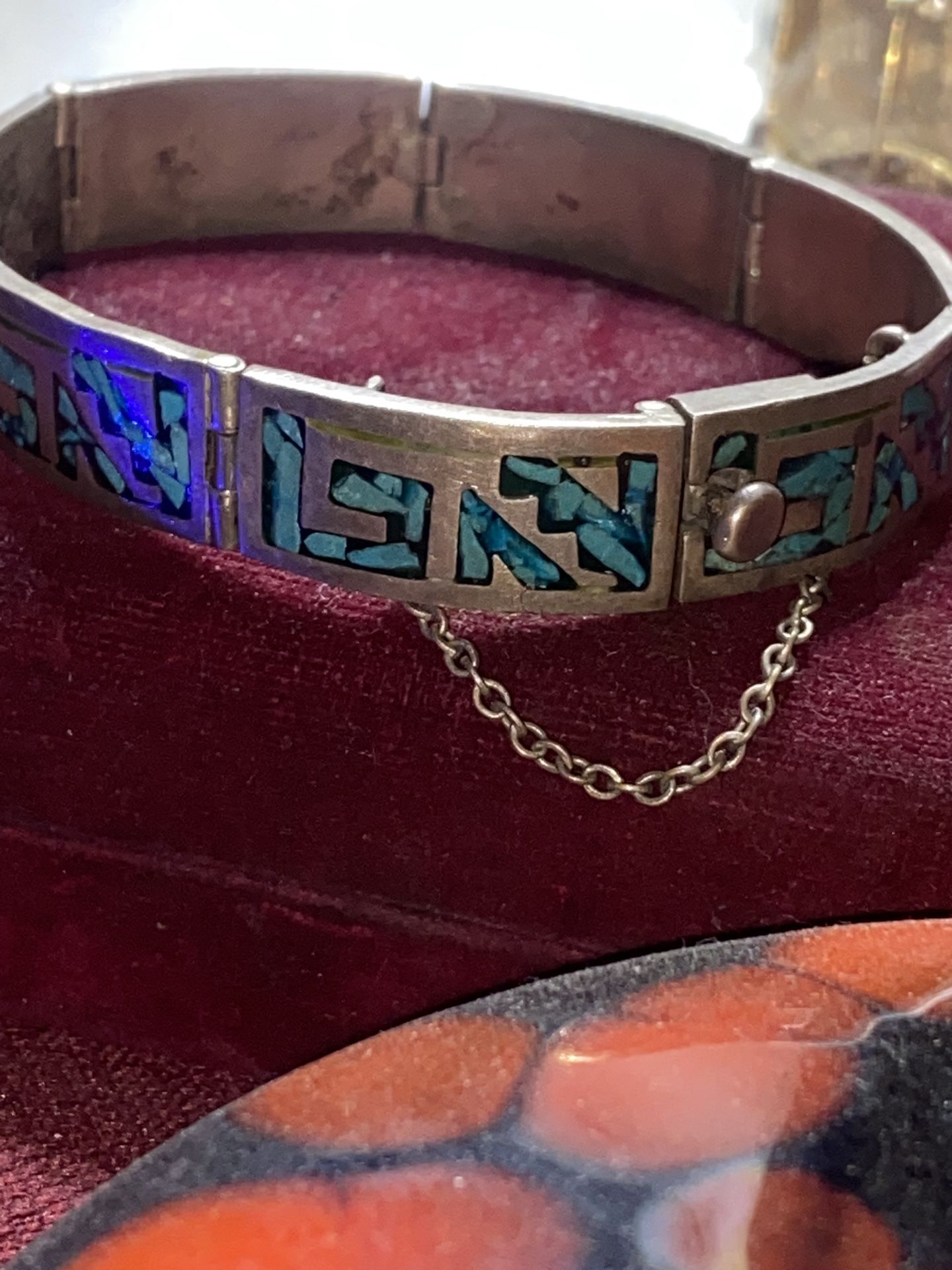 Vintage chip/crushed blue, turquoise sterling silver button latch bracelet