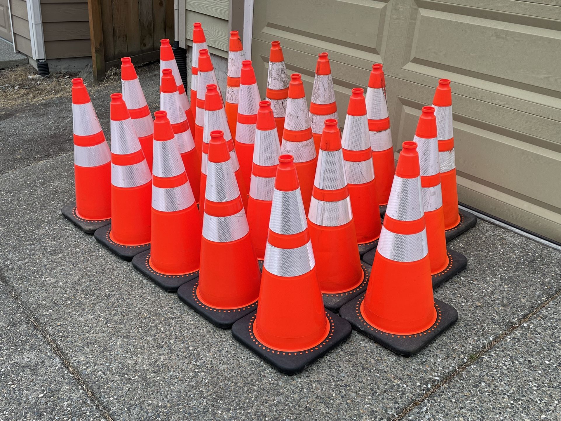 23 Orange Reflective Traffic Cones For Cheap! for Sale in Gig Harbor