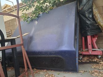 Leer camper shell. Fits 1993 Toyota Pickup