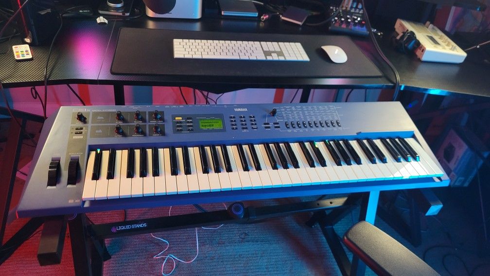 Yamaha CS1X Keyboard Synthesizer