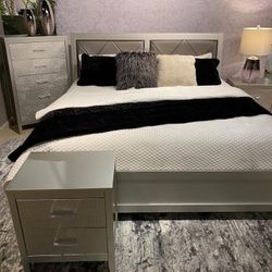Olivet Silver Panel Bedroom Set🍀 4-Piece Queen or King Dresser,Mirror,Nightstand💫Finance Available
