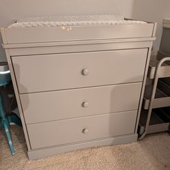 Changing table/dresser