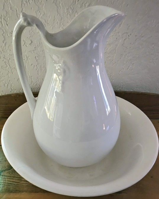 Antique-Style Wash Basin with Matching Pitcher