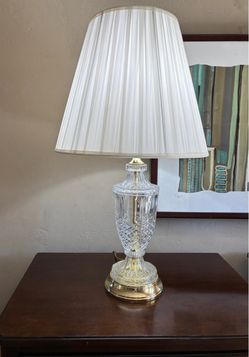 Lead crystal table lamp