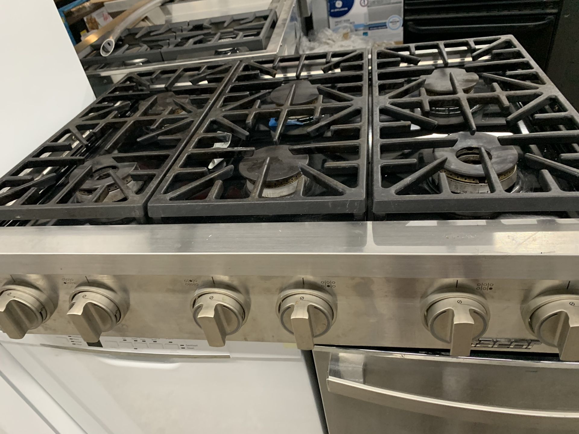 Dacor 36” range top in stainless steel open box