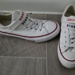 Size 4 Converse - Great Condition 