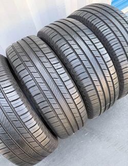 215 55 17 Michelin I sell this Seth of tires with 80% of Life the 4