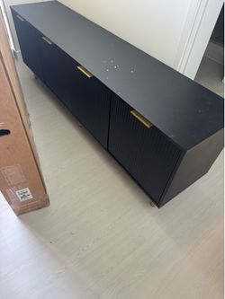 TV under Cabinet