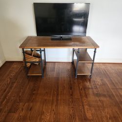 Desk Good Condition, It is 60"Wx28"deepx30"tall