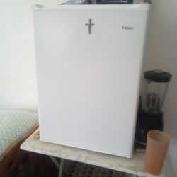 Mini Fridge 