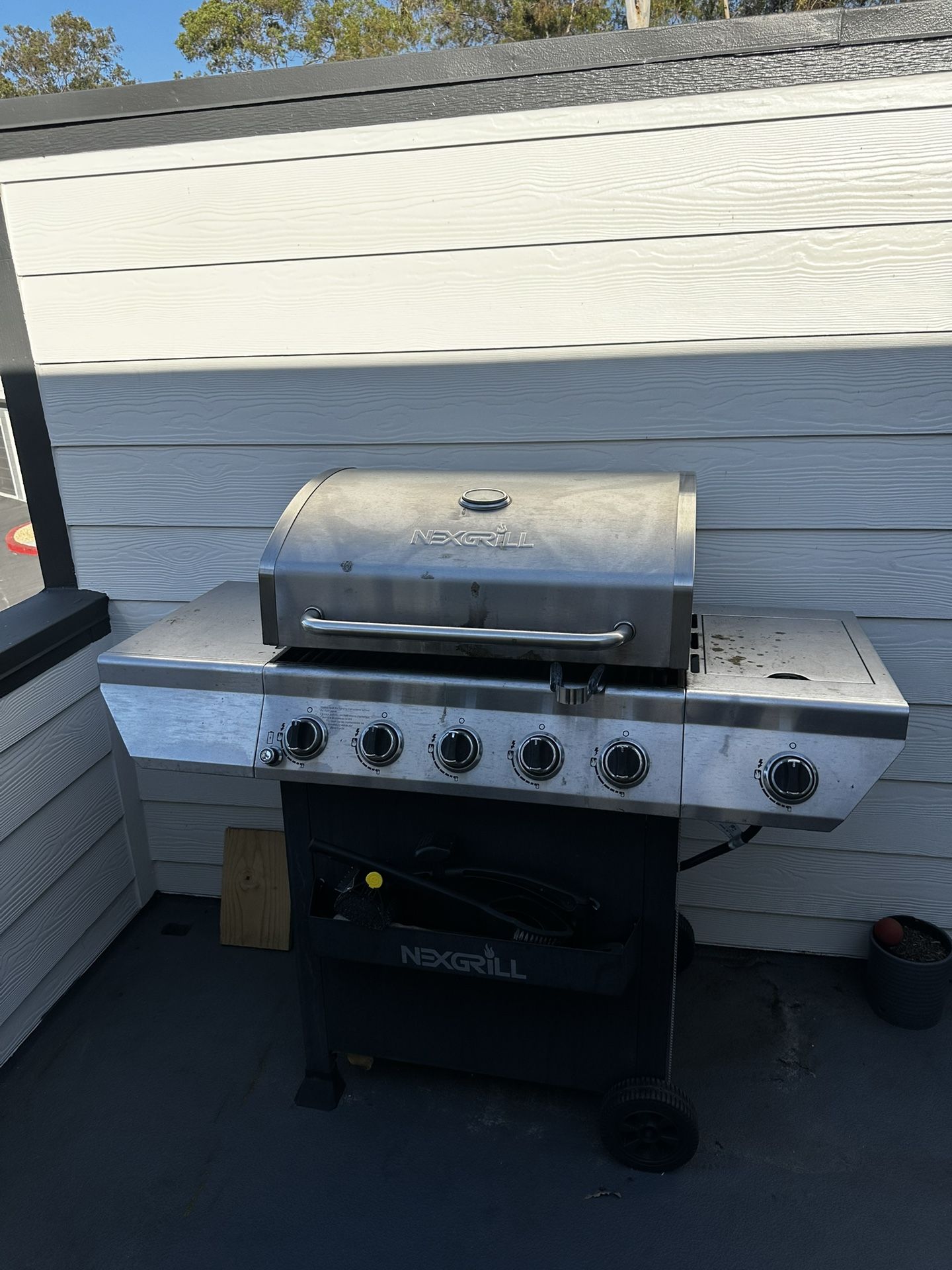 Nexgrill BBQ Grill with Gas Tank – Ready to Use, Must Pick Up