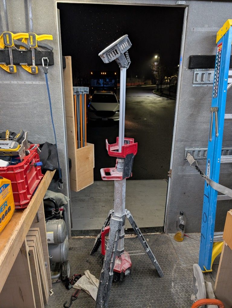 Milwaukee M18 Rocket Floodlight